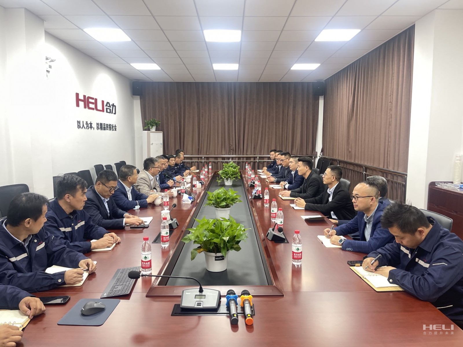 与上海九州酷游昆山、嘉定分公司员工互换座谈.jpg